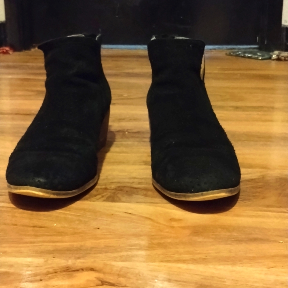 Ankle cut boots